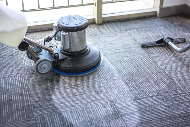 machine cleaning carpet